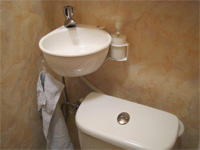 WiCi Mini kleines Handwaschbecken für WC - Herr S (Frankreich - 57) - 2 auf 2